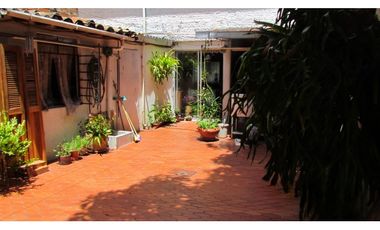 CASA UNIFAMILIAR PARA LA VENTA UBICADA EN CALASANZ