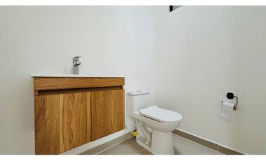 SE ALQUILA ESPECTACULAR CASA COMERCIAL AVENIDA 30 DE AGOSTO PEREIRA