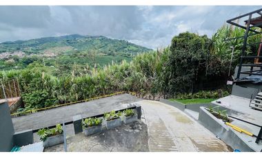 SE ALQUILA ESPECTACULAR CASA COMERCIAL AVENIDA 30 DE AGOSTO PEREIRA