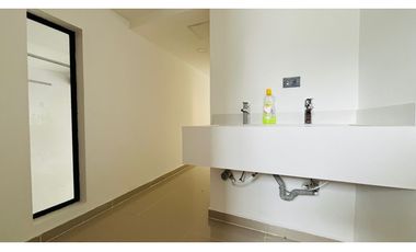 SE ALQUILA ESPECTACULAR CASA COMERCIAL AVENIDA 30 DE AGOSTO PEREIRA