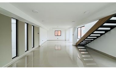 SE ALQUILA ESPECTACULAR CASA COMERCIAL AVENIDA 30 DE AGOSTO PEREIRA