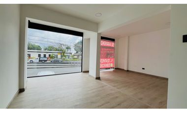 SE ALQUILA ESPECTACULAR CASA COMERCIAL AVENIDA 30 DE AGOSTO PEREIRA