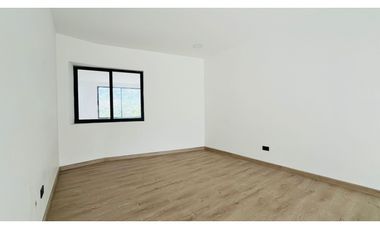 SE ALQUILA ESPECTACULAR CASA COMERCIAL AVENIDA 30 DE AGOSTO PEREIRA