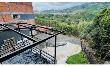 SE ALQUILA ESPECTACULAR CASA COMERCIAL AVENIDA 30 DE AGOSTO PEREIRA