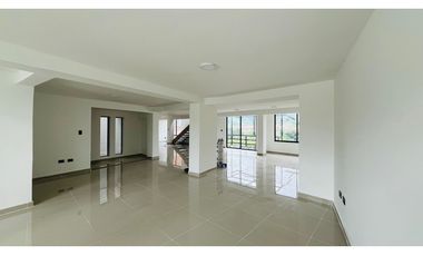 SE ALQUILA ESPECTACULAR CASA COMERCIAL AVENIDA 30 DE AGOSTO PEREIRA