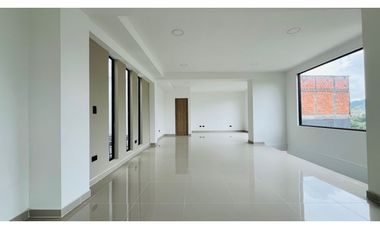 SE ALQUILA ESPECTACULAR CASA COMERCIAL AVENIDA 30 DE AGOSTO PEREIRA