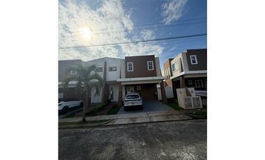 SE ALQUILA CASA EN PASEO DEL NORTE  PH EVEREST