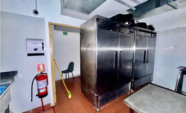 ALQUILER LOCAL COMERCIAL AVENIDA BALBOA LISTO PARA OCUPAR 100M2 CV