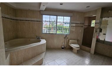 SE VENDE CASA EN EL HEXAGONO - ALTOS DEL GOLF - SAN FRANCISCO