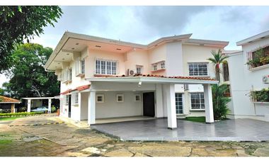 SE VENDE CASA EN EL HEXAGONO - ALTOS DEL GOLF - SAN FRANCISCO