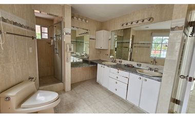 SE VENDE CASA EN EL HEXAGONO - ALTOS DEL GOLF - SAN FRANCISCO