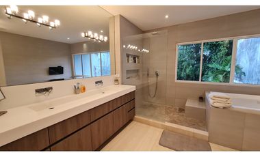 SE VENDE CASA EN PAITILLA FRENTE AL PARQUE CON VISTA AL MAR