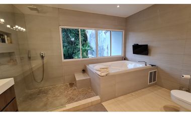 SE VENDE CASA EN PAITILLA FRENTE AL PARQUE CON VISTA AL MAR