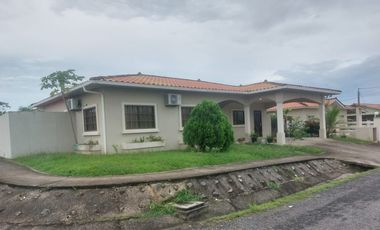 Venta de Casa en Penonomé, Urb.Paseo del Río