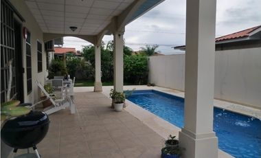 Venta de Casa en Penonomé, Urb.Paseo del Río