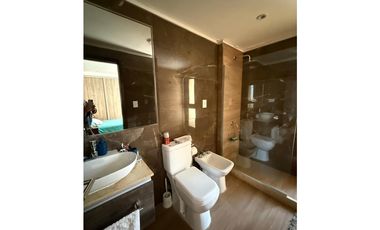 VENDE DEPARTAMENTO DE CATEGORA EN TORRES DEL MARQUES, Godoy Cruz.