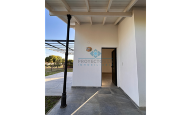 VENTA -CASA 2 DORMITORIOS - COLONIA CAROYA