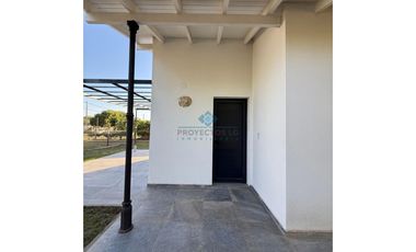 VENTA -CASA 2 DORMITORIOS - COLONIA CAROYA