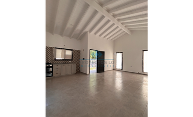 VENTA -CASA 2 DORMITORIOS - COLONIA CAROYA