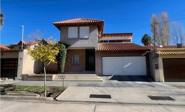 VENDE CASA - APTA A CREDITO HIPOTECARIO - B° JARDIN MARISTAS, Mendoza.