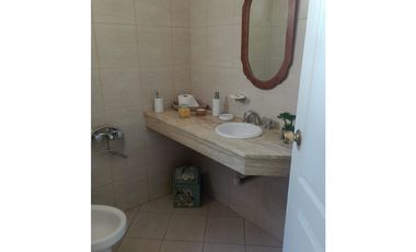 VENDE CASA - APTA A CREDITO HIPOTECARIO - B° JARDIN MARISTAS, Mendoza.