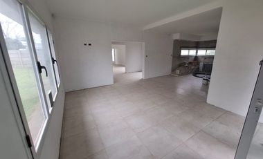 Casa en venta en Ameghino