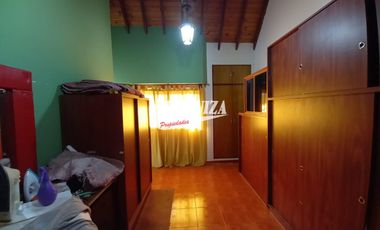 Chalet en venta c/ cochera en Morón