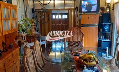 Chalet en venta c/ cochera en Morón