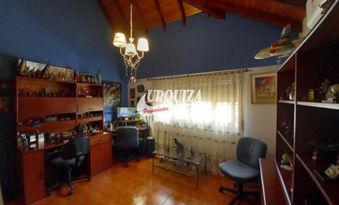 Chalet en venta c/ cochera en Morón
