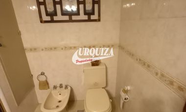 Chalet en venta c/ cochera en Morón