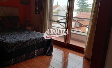 Chalet en venta c/ cochera en Morón