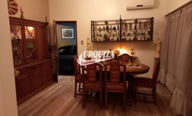 Chalet en venta c/ cochera en Morón