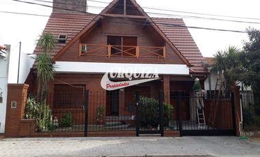 Chalet en venta c/ cochera en Morón