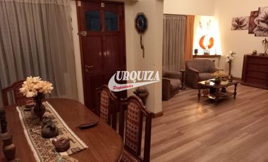 Chalet en venta c/ cochera en Morón