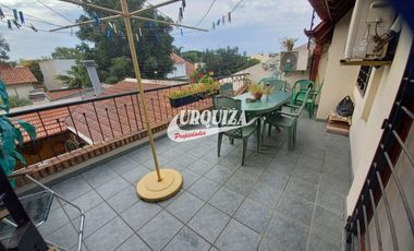 Chalet en venta c/ cochera en Morón