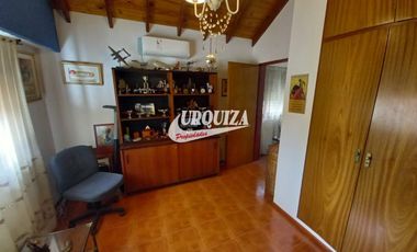 Chalet en venta c/ cochera en Morón