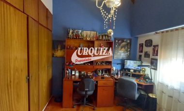 Chalet en venta c/ cochera en Morón