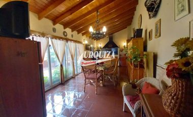 Chalet en venta c/ cochera en Morón