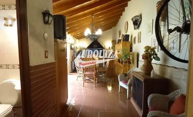 Chalet en venta c/ cochera en Morón