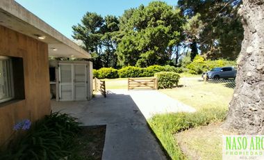 Moderna casa en Sierra de los Padres, Balcón del Golf, gas natural a pocos mts