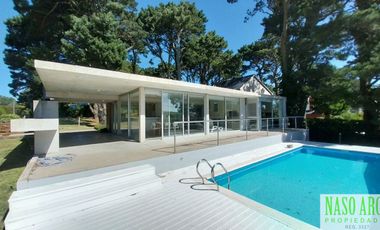 Moderna casa en Sierra de los Padres, Balcón del Golf, gas natural a pocos mts