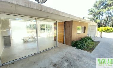 Moderna casa en Sierra de los Padres, Balcón del Golf, gas natural a pocos mts