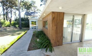 Moderna casa en Sierra de los Padres, Balcón del Golf, gas natural a pocos mts