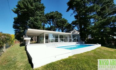 Moderna casa en Sierra de los Padres, Balcón del Golf, gas natural a pocos mts