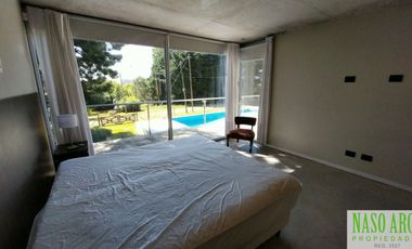 Moderna casa en Sierra de los Padres, Balcón del Golf, gas natural a pocos mts