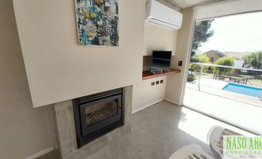 Moderna casa en Sierra de los Padres, Balcón del Golf, gas natural a pocos mts