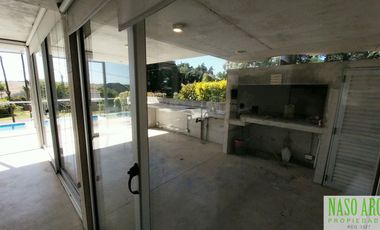 Moderna casa en Sierra de los Padres, Balcón del Golf, gas natural a pocos mts