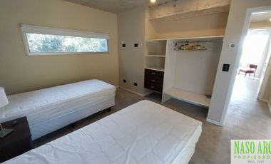 Moderna casa en Sierra de los Padres, Balcón del Golf, gas natural a pocos mts