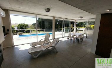 Moderna casa en Sierra de los Padres, Balcón del Golf, gas natural a pocos mts