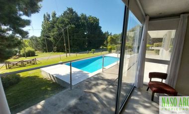 Moderna casa en Sierra de los Padres, Balcón del Golf, gas natural a pocos mts